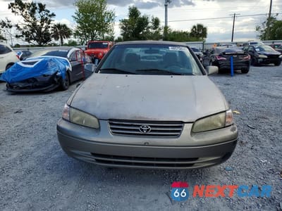 Piąte zdjęcie samochodu w środku: 1997 TOYOTA CAMRY LE VIN:4T1BG22K0VU088137 - miniatura