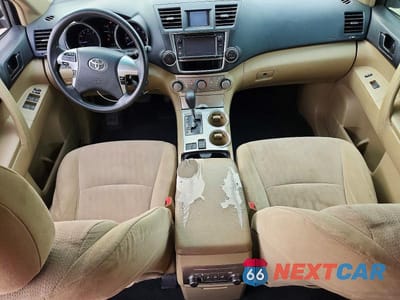 Zdjęcie 8 z 13 samochodu: 2013 TOYOTA HIGHLANDER BASE VIN:5TDZA3EH5DS045099 - miniatura