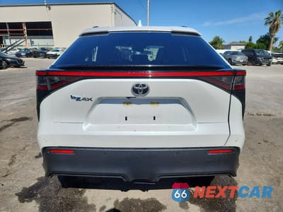 Zdjęcie 6 z 14 samochodu: 2023 TOYOTA BZ4X XLE VIN:JTMAAAAAXPA001093 - miniatura