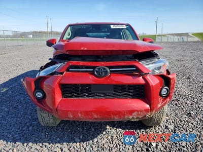 Piąte zdjęcie samochodu w środku: 2021 TOYOTA 4RUNNER SR5 VIN:JTEMU5JR0M5946636 - miniatura