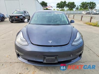 Piąte zdjęcie samochodu w środku: 2022 TESLA MODEL 3 VIN:5YJ3E1EA6NF370030 - miniatura