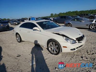 Czwarte zdjęcie samochodu z boku: 2008 MERCEDES-BENZ CLS 550 VIN:WDDDJ72X28A122954 - miniatura