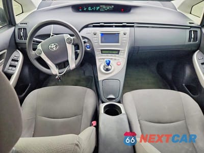 Zdjęcie 8 z 12 samochodu: 2013 TOYOTA PRIUS TWO VIN:JTDKN3DU1D1695081 - miniatura