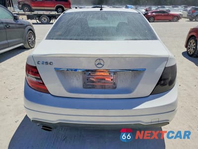 Zdjęcie 6 z 11 samochodu: 2013 MERCEDES-BENZ C 250 VIN:WDDGF4HB8DA777090 - miniatura
