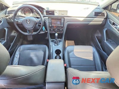 Zdjęcie 8 z 13 samochodu: 2017 VOLKSWAGEN PASSAT R-LINE VIN:1VWDT7A33HC052627 - miniatura