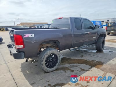 Trzecie zdjęcie samochodu z tyłu: 2011 GMC SIERRA K1500 SLE VIN:1GTR2VE37BZ240730 - miniatura