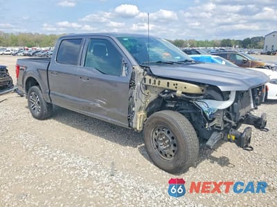 Czwarte zdjęcie samochodu z boku: 2023 FORD F150 SUPERCREW VIN:1FTFW1E51PKD43742 - miniatura