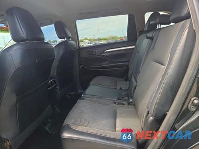 Zdjęcie 6 z 14 samochodu: 2018 TOYOTA HIGHLANDER LE PLUS VIN:5TDBZRFH1JS816049 - miniatura