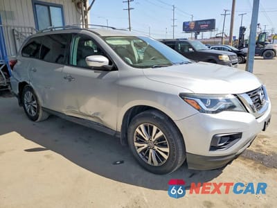 Czwarte zdjęcie samochodu z boku: 2018 NISSAN PATHFINDER SL VIN:5N1DR2MN0JC620061 - miniatura