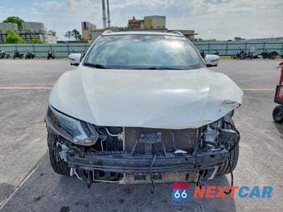 Piąte zdjęcie samochodu w środku: 2020 NISSAN ROGUE SPORT SL VIN:JN1BJ1CV4LW253569 - miniatura