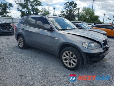 Czwarte zdjęcie samochodu z boku: 2013 BMW X5 XDRIVE35I VIN:5UXZV4C52D0G55968 - miniatura