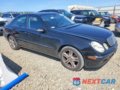 Czwarte zdjęcie samochodu z boku: 2006 MERCEDES-BENZ E 350 VIN:WDBUF56J26A960502 - miniatura