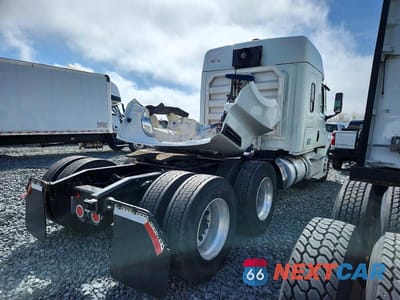 Czwarte zdjęcie samochodu z boku: 2024 FREIGHTLINER CASCADIA 126 SEMI TRUCK VIN:3AKJHHDR8RSUM9973 - miniatura