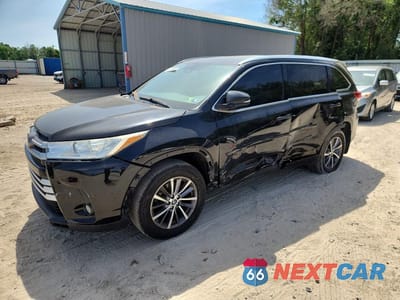 2018 TOYOTA HIGHLANDER XLE 5TDJZRFH5JS552264 - główne zdjęcie licytacji z USA - miniatura
