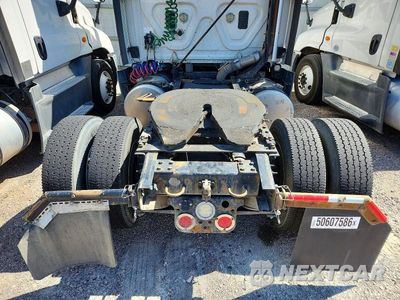 Zdjęcie 6 z 10 samochodu: 2016 FREIGHTLINER CASCADIA 125 SEMI TRUCK VIN:1FUBGEDV4GLHC5656 - miniatura
