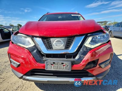 Piąte zdjęcie samochodu w środku: 2017 NISSAN ROGUE SV VIN:JN8AT2MV4HW269340 - miniatura