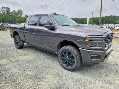 Czwarte zdjęcie samochodu z boku: 2026 RAM 2500 LARAMIE VIN:3C63R5FLXTG163439 - miniatura