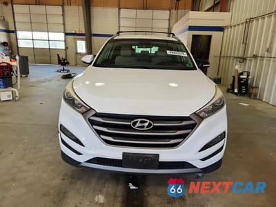 Piąte zdjęcie samochodu w środku: 2016 HYUNDAI TUCSON SPORT VIN:KM8J33A23GU189349 - miniatura