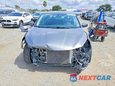 Piąte zdjęcie samochodu w środku: 2018 NISSAN SENTRA SV VIN:3N1AB7AP1JL608149 - miniatura