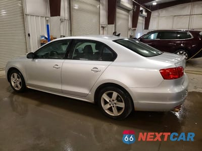 Drugie zdjęcie samochodu z przodu: 2011 VOLKSWAGEN JETTA TDI VIN:3VWLL7AJ7BM111002 - miniatura