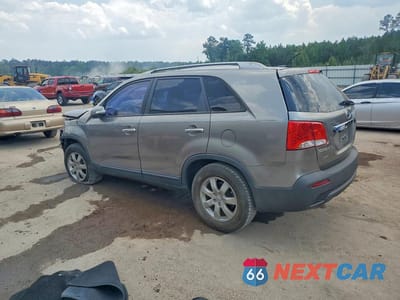 Drugie zdjęcie samochodu z przodu: 2013 KIA SORENTO LX VIN:5XYKT3A65DG325117 - miniatura