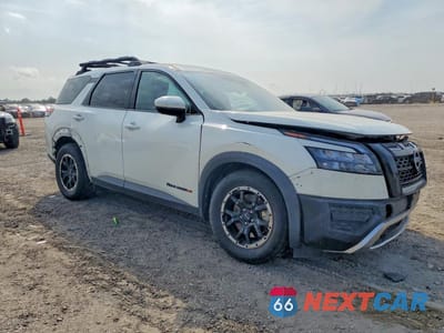 Czwarte zdjęcie samochodu z boku: 2023 NISSAN PATHFINDER SV VIN:5N1DR3BD5PC258107 - miniatura