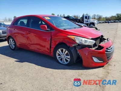 Czwarte zdjęcie samochodu z boku: 2013 HYUNDAI ELANTRA GT BASE VIN:KMHD35LE8DU086777 - miniatura