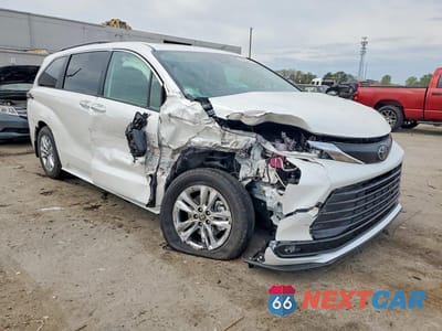 Czwarte zdjęcie samochodu z boku: 2026 TOYOTA SIENNA XLE 7-PASSENGER VIN:5TDYSKFC2TS251775 - miniatura