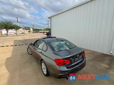 Trzecie zdjęcie samochodu z tyłu: 2016 BMW 320 XI VIN:WBA8E5G55GNT93166 - miniatura