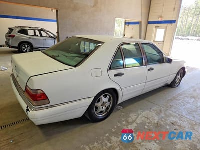Trzecie zdjęcie samochodu z tyłu: 1999 MERCEDES-BENZ S 320W VIN:WDBGA32G3XA431782 - miniatura