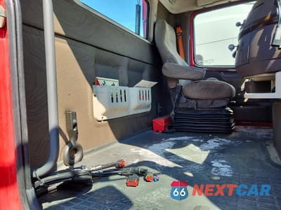 Zdjęcie 6 z 10 samochodu: 2017 VOLVO VNL SEMI TRUCK VIN:4V4N39EHXHN960560 - miniatura