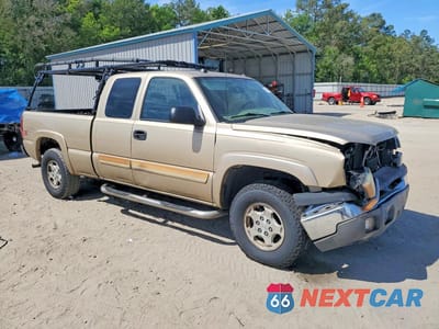 Czwarte zdjęcie samochodu z boku: 2004 CHEVROLET SILVERADO K1500 VIN:1GCEK19T34E374565 - miniatura