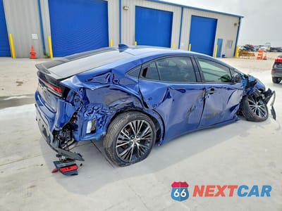 Trzecie zdjęcie samochodu z tyłu: 2025 TOYOTA PRIUS XLE VIN:JTDACAAU5S3057864 - miniatura