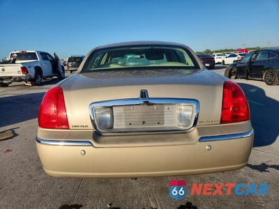 Zdjęcie 6 z 12 samochodu: 2004 LINCOLN TOWN CAR ULTIMATE VIN:1LNHM83W34Y654225 - miniatura