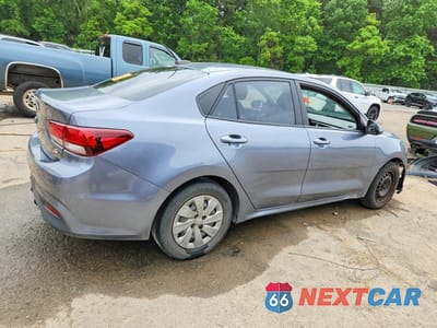 Trzecie zdjęcie samochodu z tyłu: 2020 KIA RIO S VIN:3KPA24AD8LE302316 - miniatura