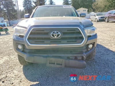 Piąte zdjęcie samochodu w środku: 2017 TOYOTA TACOMA SR5 V6 VIN:3TMAZ5CN4HM042128 - miniatura