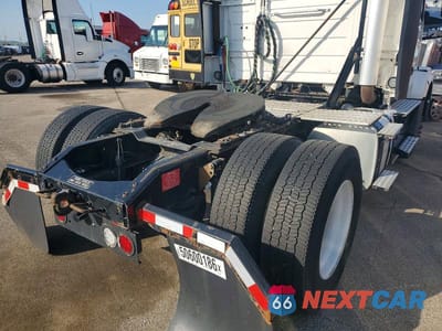 Zdjęcie 6 z 10 samochodu: 2017 VOLVO VN VNL - SEMI TRUCK VIN:4V4N39TGXHN988210 - miniatura