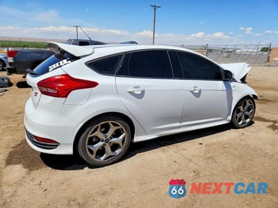 Trzecie zdjęcie samochodu z tyłu: 2017 FORD FOCUS ST VIN:1FADP3L9XHL254548 - miniatura