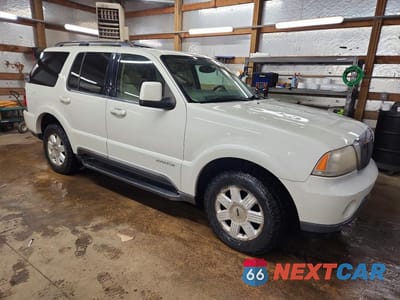 Czwarte zdjęcie samochodu z boku: 2004 LINCOLN TOWNHOUSE AVIATOR VIN:5LMEU88H14ZJ49885 - miniatura