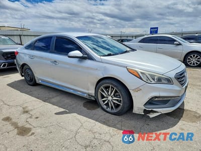 Czwarte zdjęcie samochodu z boku: 2015 HYUNDAI SONATA SPORT 2.0T VIN:5NPE34AB3FH193177 - miniatura