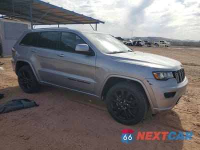Czwarte zdjęcie samochodu z boku: 2018 JEEP GRAND CHEROKEE LAREDO VIN:1C4RJFAG0JC190675 - miniatura