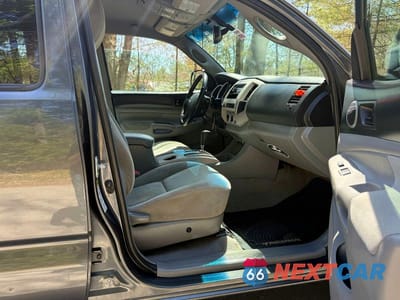 Piąte zdjęcie samochodu w środku: 2009 TOYOTA TACOMA DOUBLE CAB VIN:3TMLU42N59M033121 - miniatura