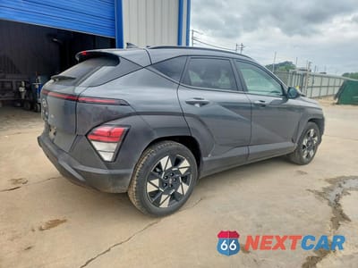 Trzecie zdjęcie samochodu z tyłu: 2025 HYUNDAI KONA SEL VIN:KM8HB3AB0SU339640 - miniatura