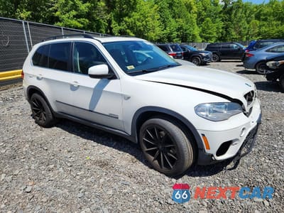 Czwarte zdjęcie samochodu z boku: 2013 BMW X5 XDRIVE35I VIN:5UXZV4C54DL993089 - miniatura