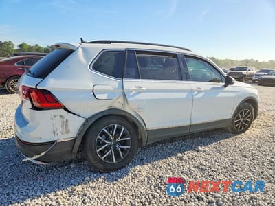 Trzecie zdjęcie samochodu z tyłu: 2020 VOLKSWAGEN TIGUAN SE VIN:3VV3B7AX3LM068453 - miniatura