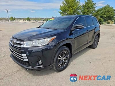 2018 TOYOTA HIGHLANDER LE PLUS 5TDBZRFH1JS816049 - główne zdjęcie licytacji z USA - miniatura