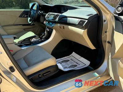 Piąte zdjęcie samochodu w środku: 2015 HONDA ACCORD TOURING HYBRID VIN:1HGCR6F70FA011384 - miniatura