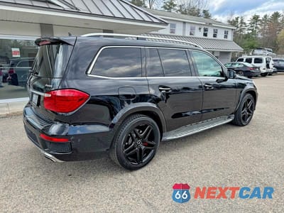 Czwarte zdjęcie samochodu z boku: 2015 MERCEDES-BENZ GL 550 4MATIC VIN:4JGDF7DE1FA508457 - miniatura