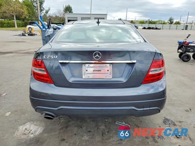 Zdjęcie 6 z 13 samochodu: 2015 MERCEDES-BENZ C 250 VIN:WDDGJ4HB3FG357283 - miniatura
