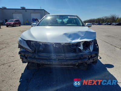 Piąte zdjęcie samochodu w środku: 2019 TOYOTA CAMRY XLE VIN:4T1B11HK1KU779725 - miniatura